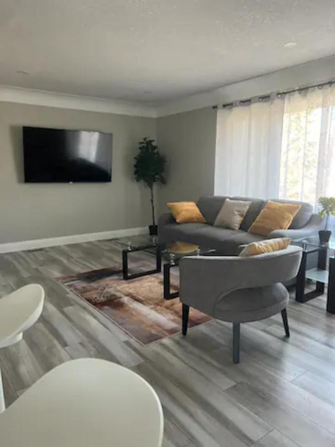 Entire 2 Bedroom Apartment Downtown - U3 滑铁卢 外观 照片