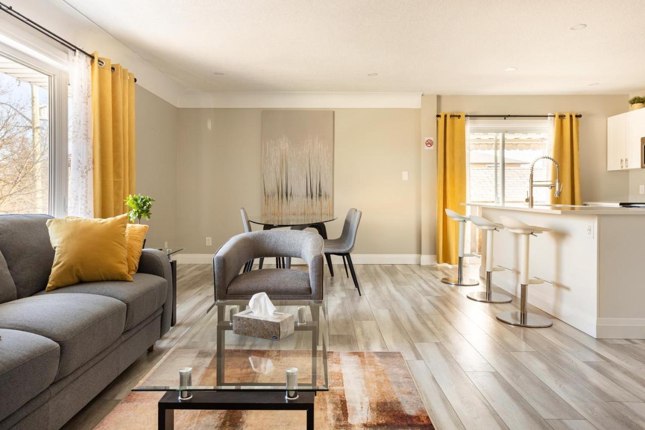 Entire 2 Bedroom Apartment Downtown - U3 滑铁卢 外观 照片