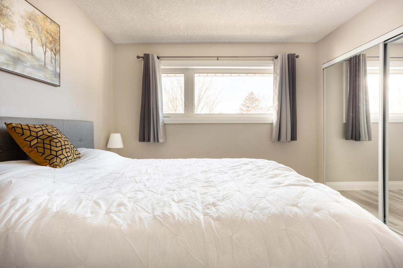 Entire 2 Bedroom Apartment Downtown - U3 滑铁卢 外观 照片